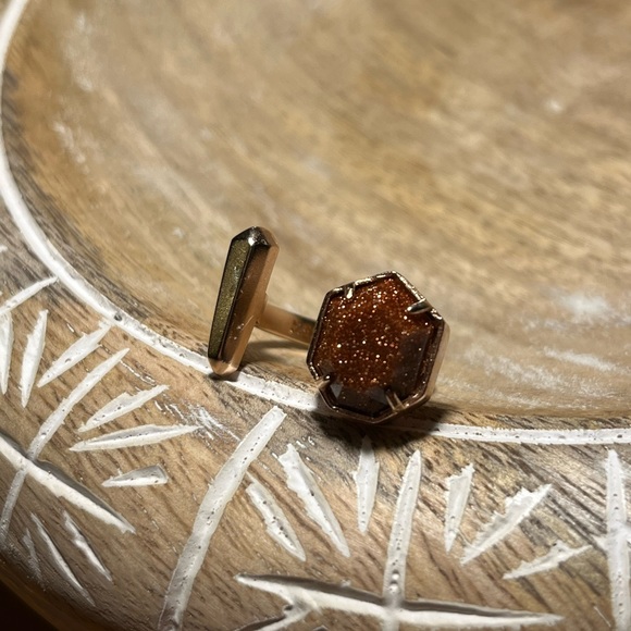 Kendra Scott Theodore Ring - Shiny Orange Goldstone - Picture 3 of 14